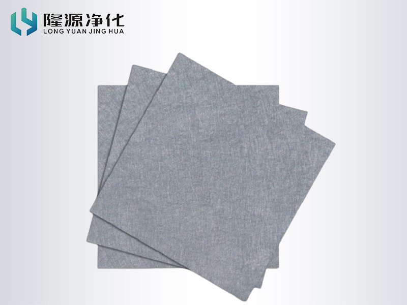 使用烧结毡时纤维丝径对其有何影响？